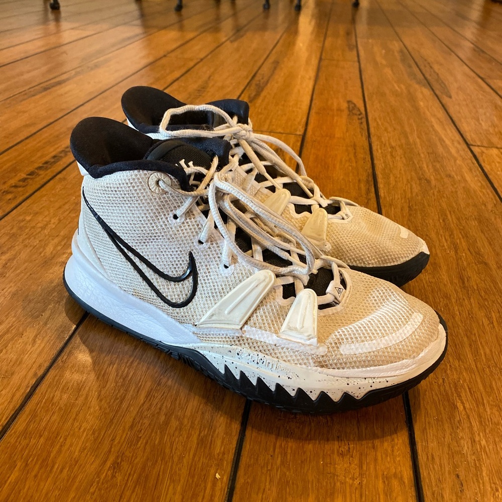 Kyrie 7s